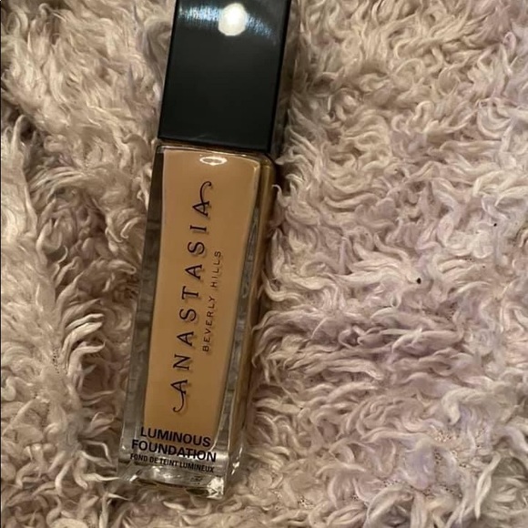 Anastasia Beverly Hills Luminous Foundation - Picture 1 of 4